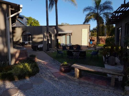 Bush Pillow Guest House Otjiwarongo Extérieur photo