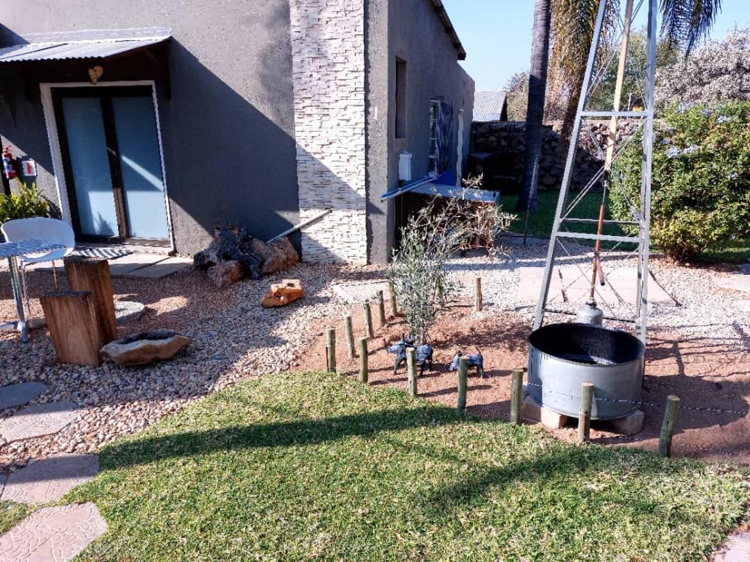 Bush Pillow Guest House Otjiwarongo Extérieur photo