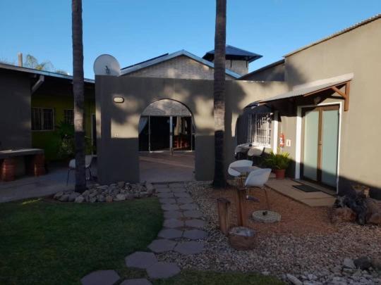 Bush Pillow Guest House Otjiwarongo Extérieur photo