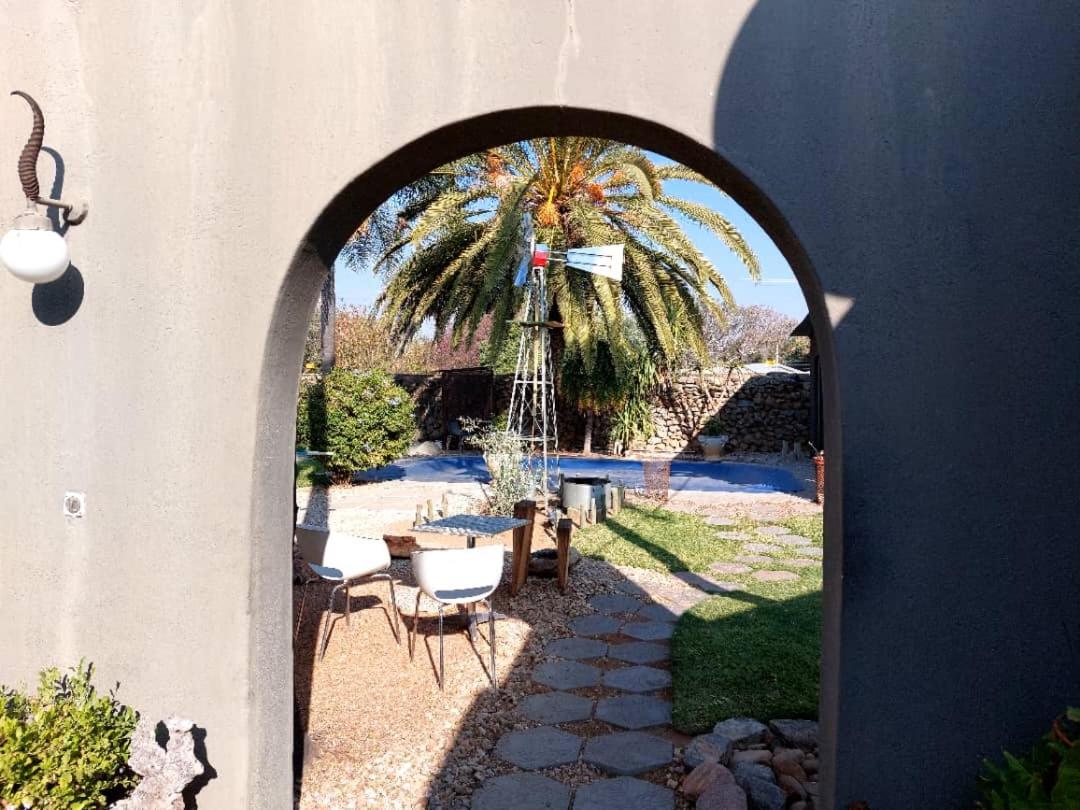 Bush Pillow Guest House Otjiwarongo Extérieur photo