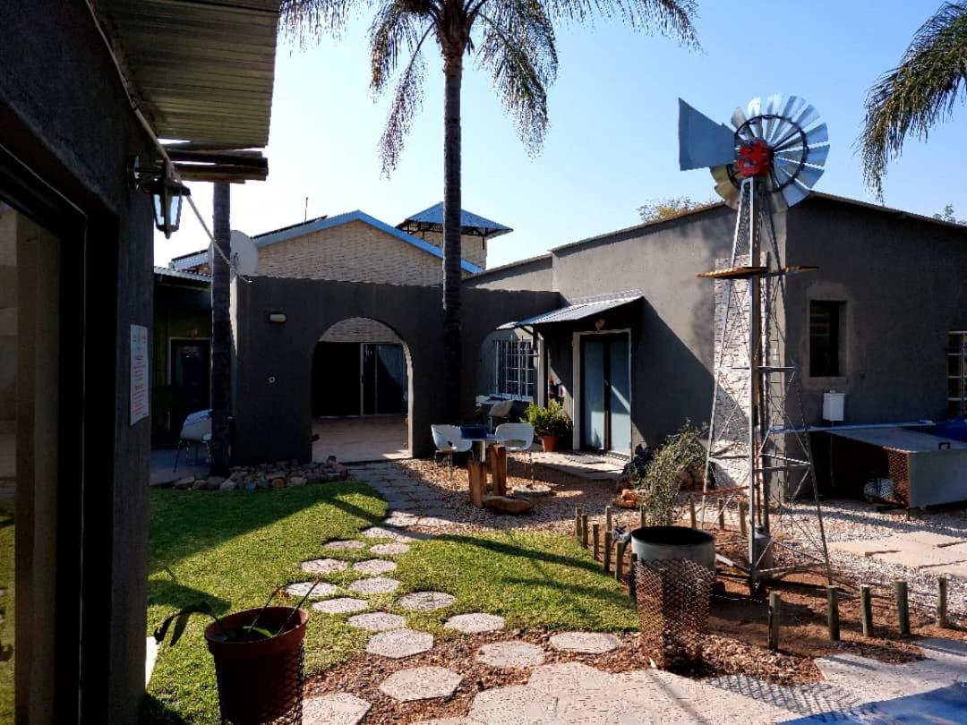 Bush Pillow Guest House Otjiwarongo Extérieur photo