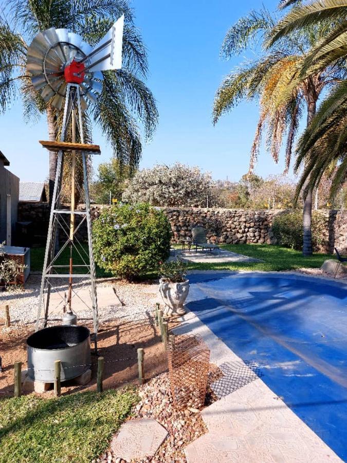 Bush Pillow Guest House Otjiwarongo Extérieur photo