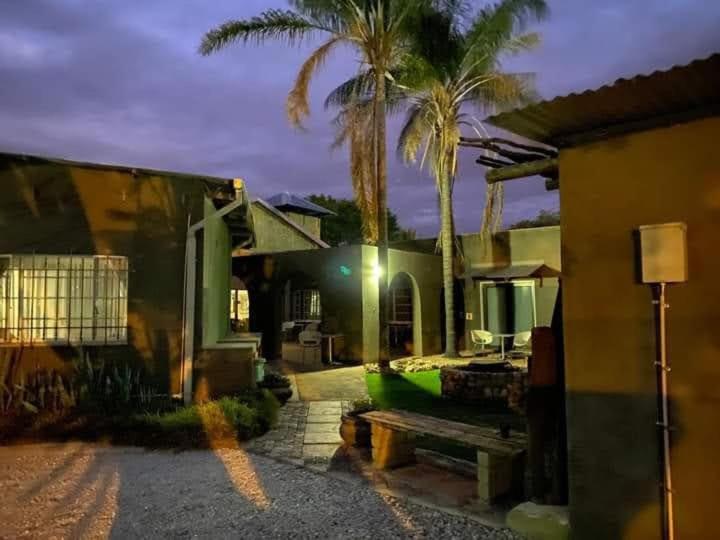 Bush Pillow Guest House Otjiwarongo Extérieur photo