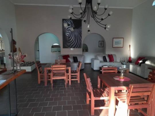 Bush Pillow Guest House Otjiwarongo Extérieur photo